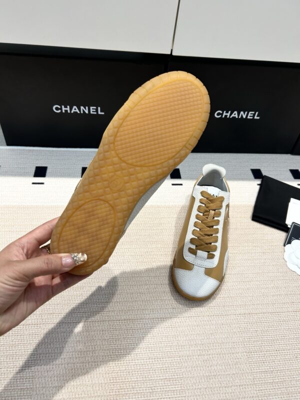 sy_no_69895F89F87CEEA9F8B054BA5F7402A7_7 Chanel Low-Top Sneakers in Caramel Brown