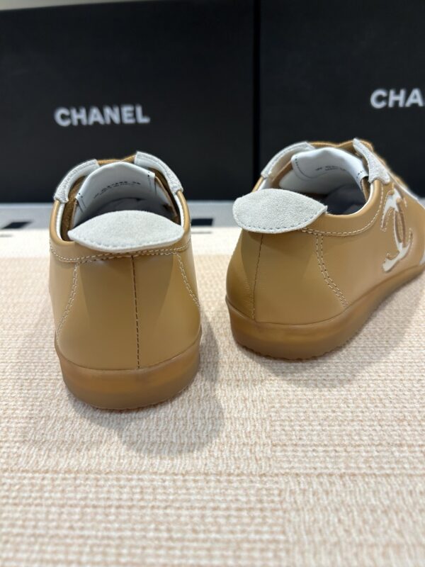 sy_no_69895F89F87CEEA9F8B054BA5F7402A7_8 Chanel Low-Top Sneakers in Caramel Brown