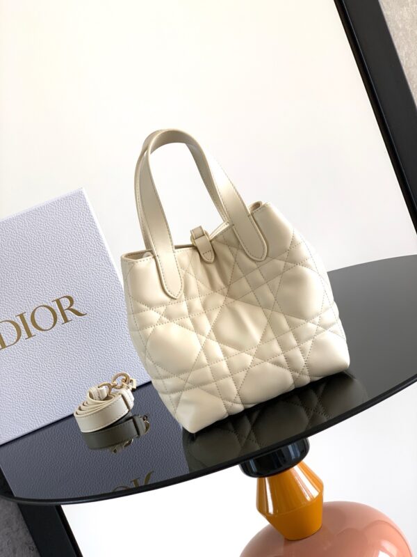 sy_no_6B1113680F51105963F34F1AE744130E_2 Dior Women's Toujours Oversized Cannage Calfskin Shoulder Bag