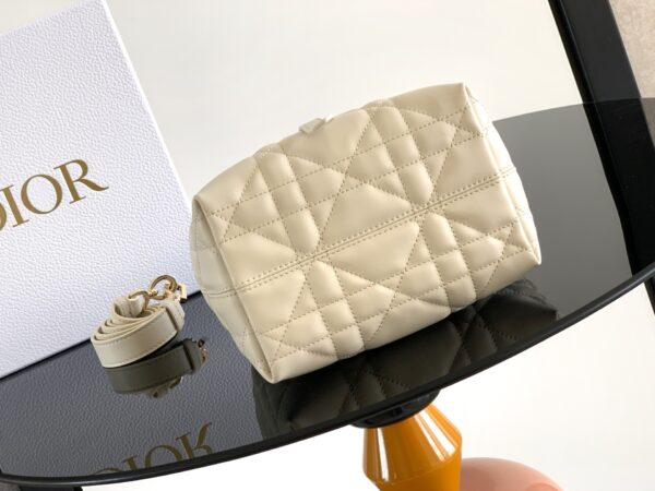 sy_no_6B1113680F51105963F34F1AE744130E_3 Dior Women's Toujours Oversized Cannage Calfskin Shoulder Bag