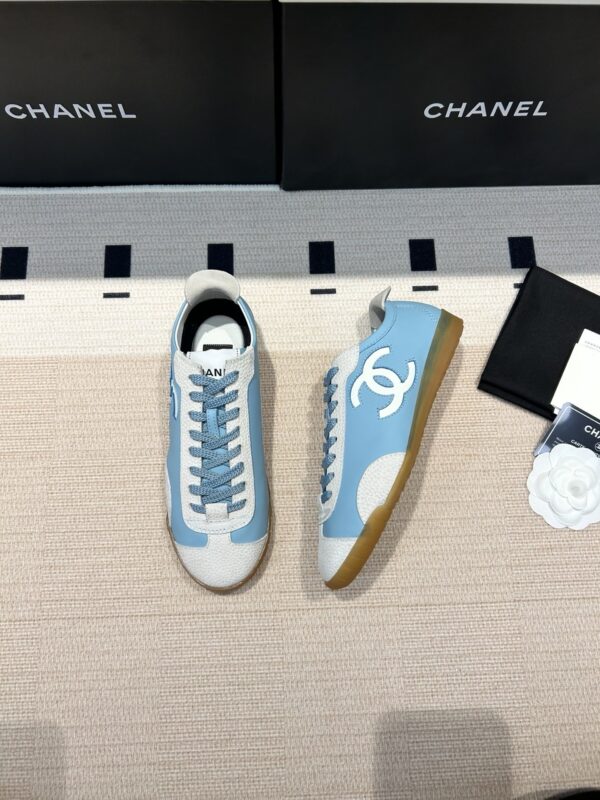 sy_no_6C200235EE2BDFFBEE4E8F0AD825E266_0 Chanel Low-Top Sneakers in Sky Blue Leather