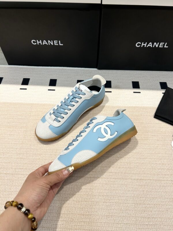 sy_no_6C200235EE2BDFFBEE4E8F0AD825E266_1 Chanel Low-Top Sneakers in Sky Blue Leather