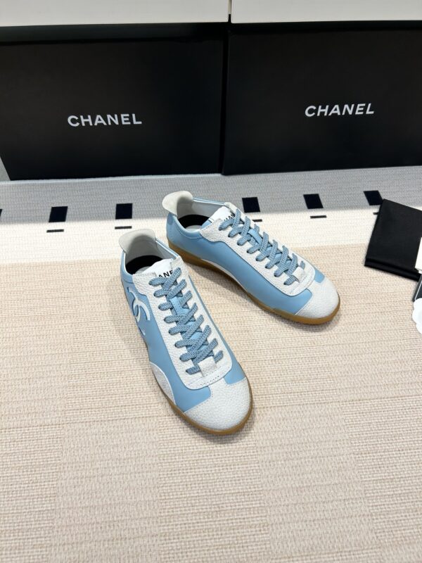 sy_no_6C200235EE2BDFFBEE4E8F0AD825E266_2 Chanel Low-Top Sneakers in Sky Blue Leather