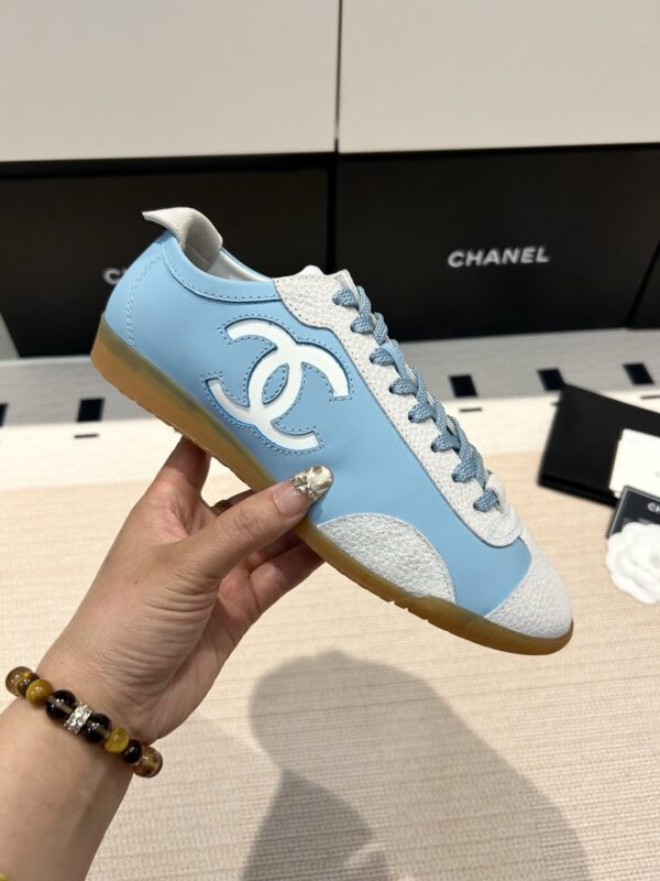 sy_no_6C200235EE2BDFFBEE4E8F0AD825E266_3 Chanel Low-Top Sneakers in Sky Blue Leather