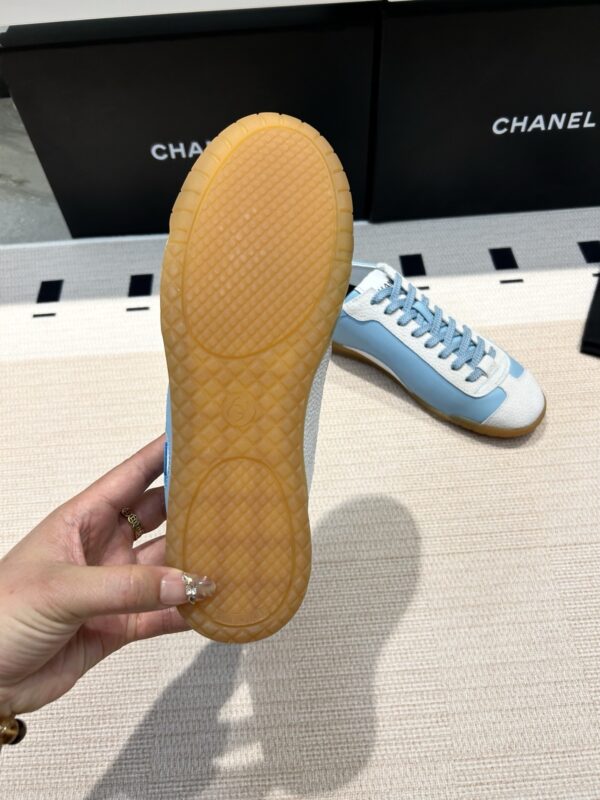 sy_no_6C200235EE2BDFFBEE4E8F0AD825E266_7 Chanel Low-Top Sneakers in Sky Blue Leather