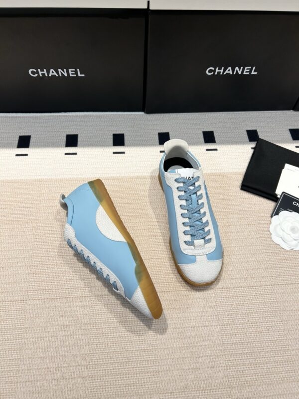 sy_no_6C200235EE2BDFFBEE4E8F0AD825E266_8 Chanel Low-Top Sneakers in Sky Blue Leather
