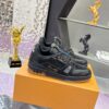 sy_no_6C85ADF968A82012B7496AC161BFC1B0_1 Black Crackled Leather Low-Top Sneakers