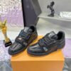 sy_no_6C85ADF968A82012B7496AC161BFC1B0_2 Black Crackled Leather Low-Top Sneakers