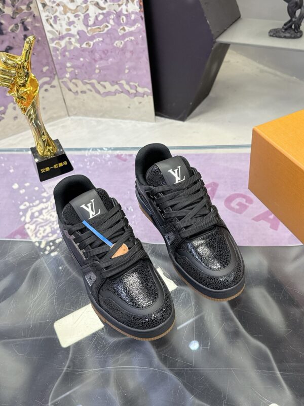 sy_no_6C85ADF968A82012B7496AC161BFC1B0_3 Black Crackled Leather Low-Top Sneakers