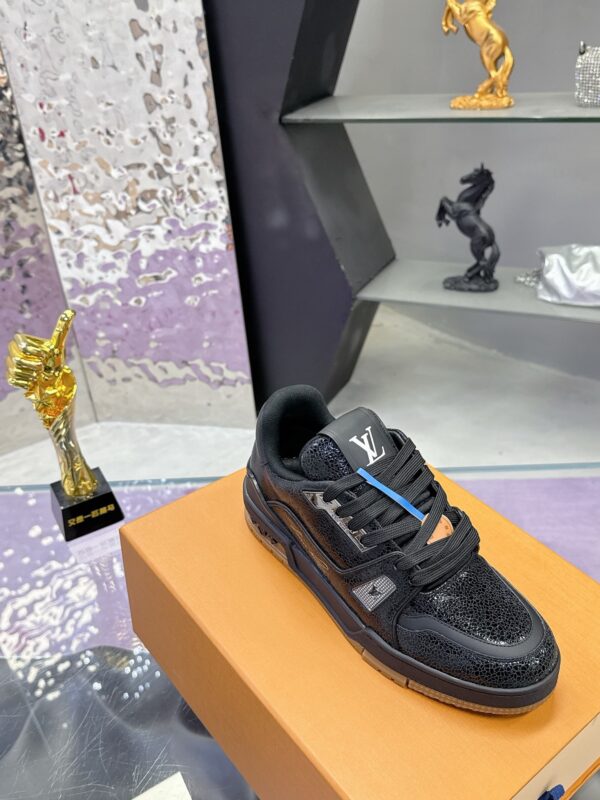 sy_no_6C85ADF968A82012B7496AC161BFC1B0_4 Black Crackled Leather Low-Top Sneakers