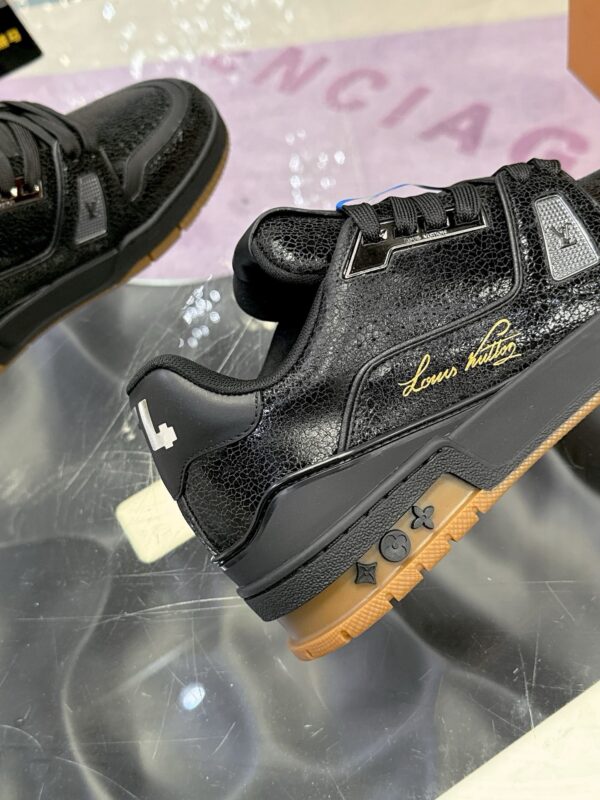 sy_no_6C85ADF968A82012B7496AC161BFC1B0_6 Black Crackled Leather Low-Top Sneakers