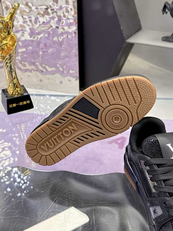 sy_no_6C85ADF968A82012B7496AC161BFC1B0_8 Black Crackled Leather Low-Top Sneakers