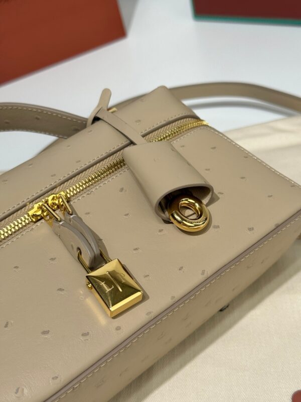 sy_no_6CFC38CB8D5FB5508F177D5BFB2FC58C_7 Loro Piana Extra Bag 23 – Saddle Leather Handbag