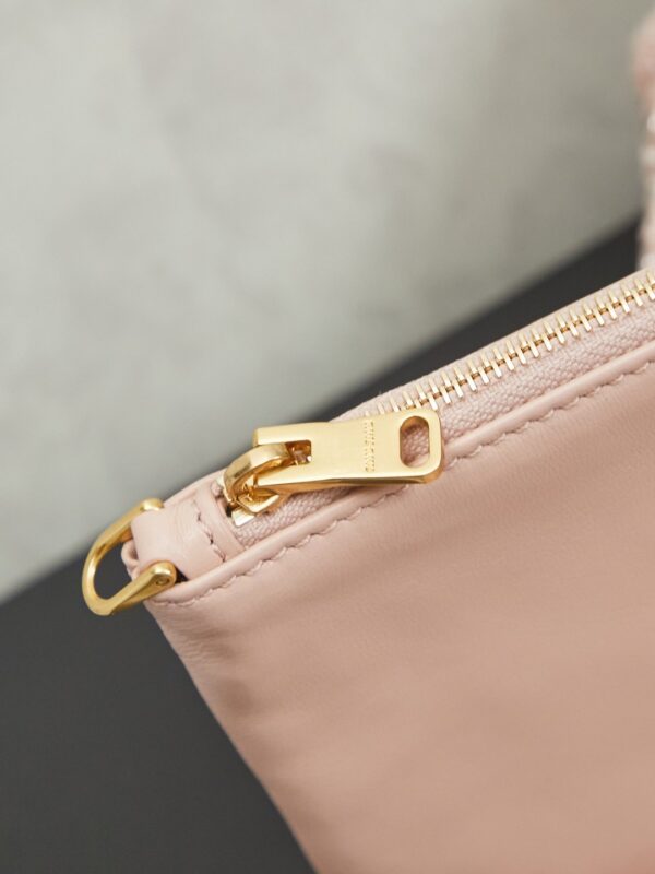 sy_no_6DAADCCC539E1C93C4040025295C6998_5 Miu Miu Ivy Sequin Mesh Tote Bag (Pink)
