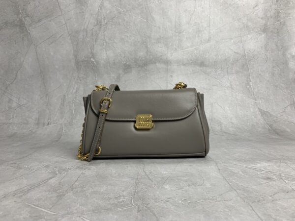 sy_no_6E11053F2A6CE48F26765E5D9075EF6D_0 Muddy Gray Smooth Leather Gold-Hardware Flap Shoulder / Crossbody Bag