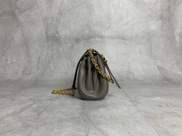 sy_no_6E11053F2A6CE48F26765E5D9075EF6D_3 Muddy Gray Smooth Leather Gold-Hardware Flap Shoulder / Crossbody Bag