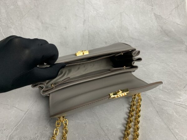 sy_no_6E11053F2A6CE48F26765E5D9075EF6D_7 Muddy Gray Smooth Leather Gold-Hardware Flap Shoulder / Crossbody Bag