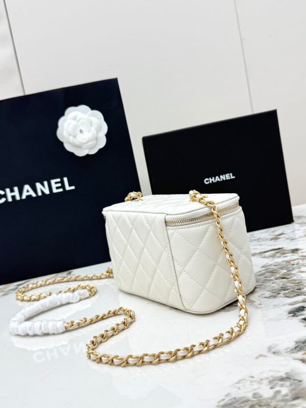 sy_no_6E14FAD126A47B1F1F094A9136D36AFC_1 Chanel 24K Large Pearl Ball Vanity Bag – Lambskin Leather with Gold Chain