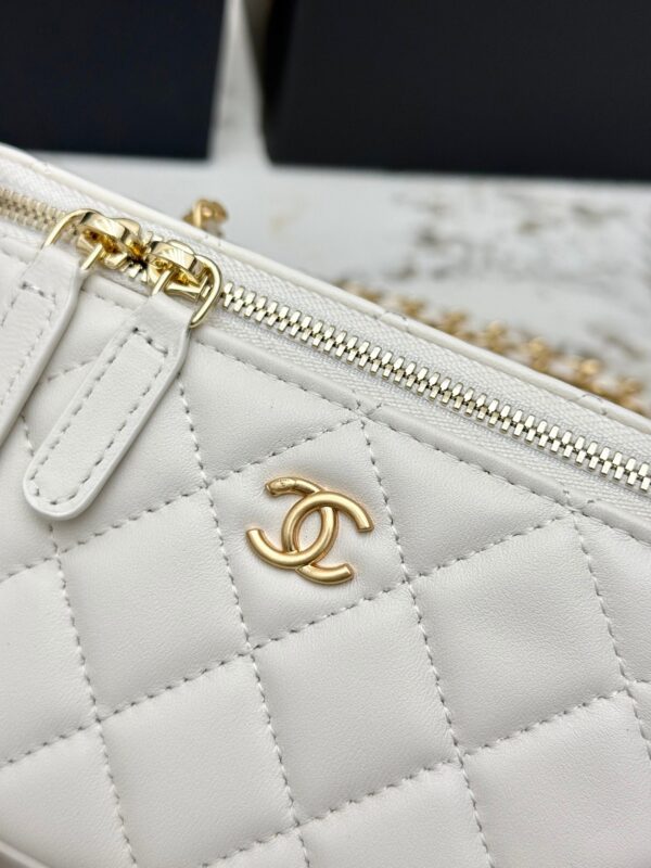 sy_no_6E14FAD126A47B1F1F094A9136D36AFC_4 Chanel 24K Large Pearl Ball Vanity Bag – Lambskin Leather with Gold Chain