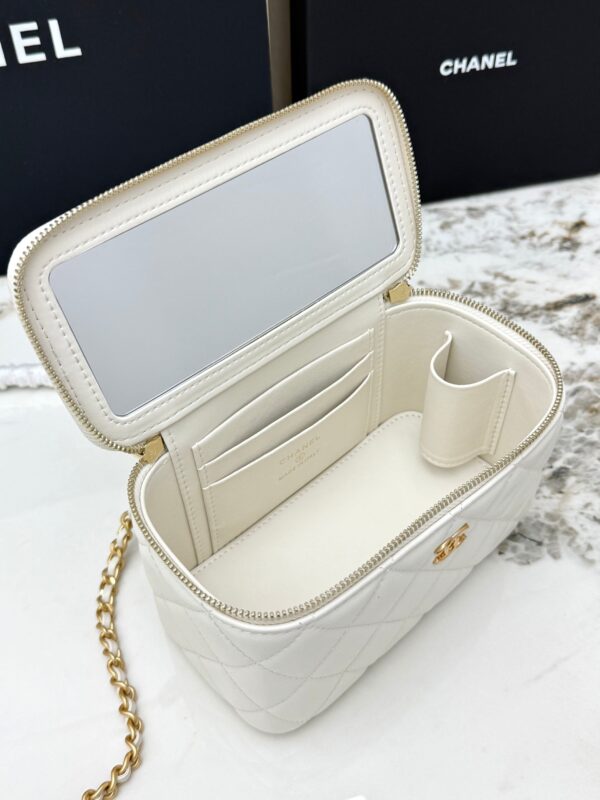 sy_no_6E14FAD126A47B1F1F094A9136D36AFC_6 Chanel 24K Large Pearl Ball Vanity Bag – Lambskin Leather with Gold Chain