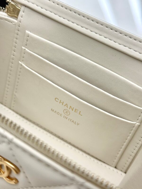 sy_no_6E14FAD126A47B1F1F094A9136D36AFC_7 Chanel 24K Large Pearl Ball Vanity Bag – Lambskin Leather with Gold Chain