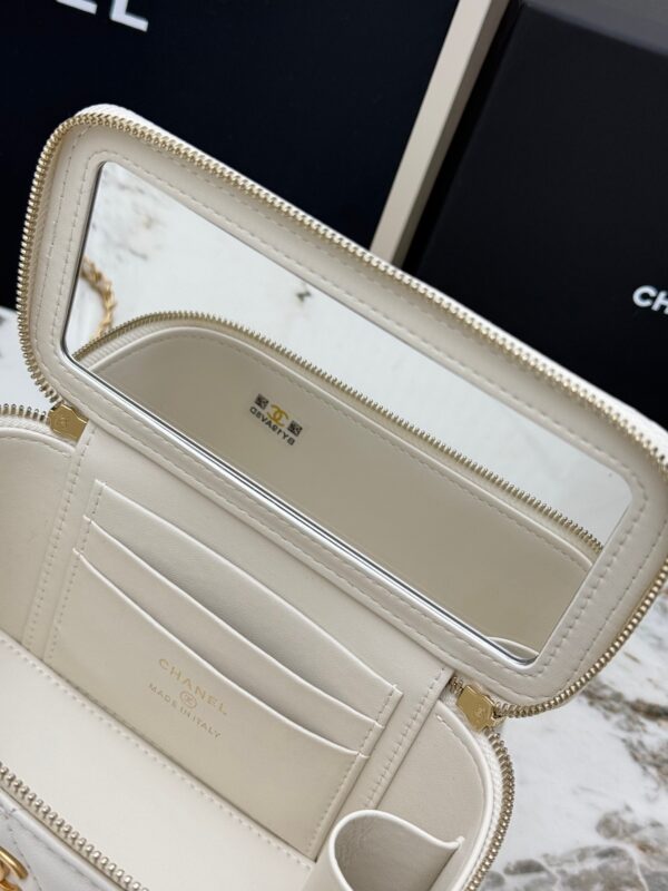 sy_no_6E14FAD126A47B1F1F094A9136D36AFC_8 Chanel 24K Large Pearl Ball Vanity Bag – Lambskin Leather with Gold Chain