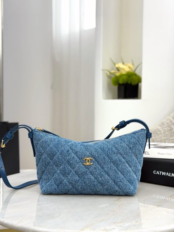 sy_no_72F6B63DEF3D6B08A0E230821ED8A471_0 Washed Denim Double-C Zipper Hobo Bag