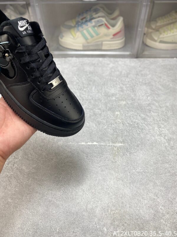 sy_no_736920D3E982873A66B25E27A1CD61B8_4 Black 3D Flower Rivet Custom Low-Top Sneakers