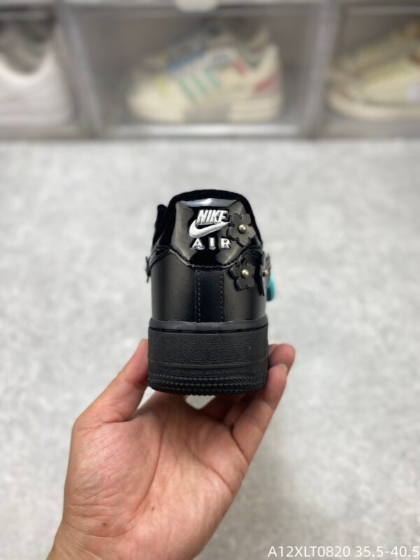 sy_no_736920D3E982873A66B25E27A1CD61B8_6 Black 3D Flower Rivet Custom Low-Top Sneakers