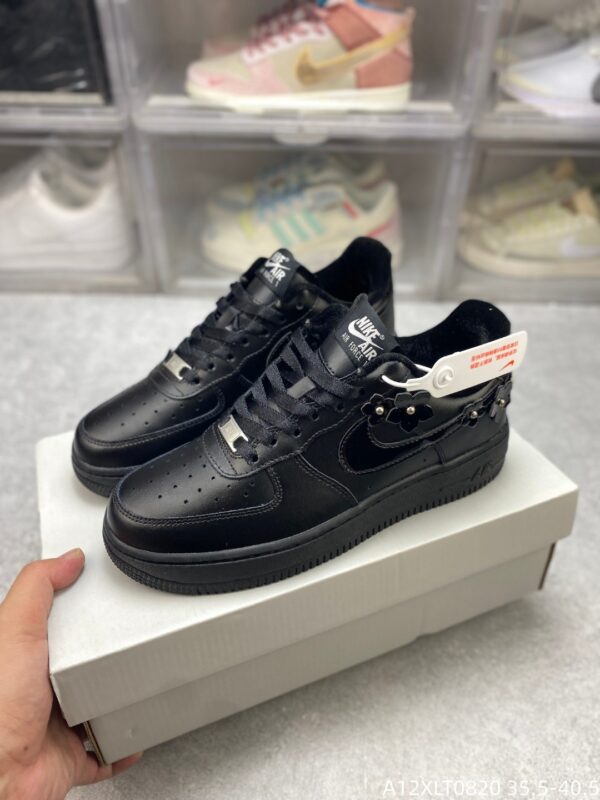 sy_no_736920D3E982873A66B25E27A1CD61B8_8 Black 3D Flower Rivet Custom Low-Top Sneakers
