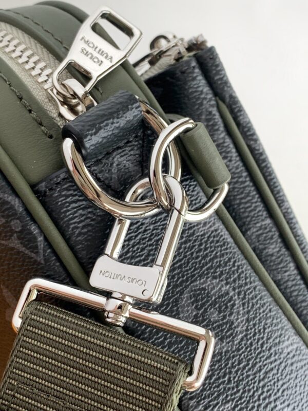Louis Vuitton Trio Messenger Bag