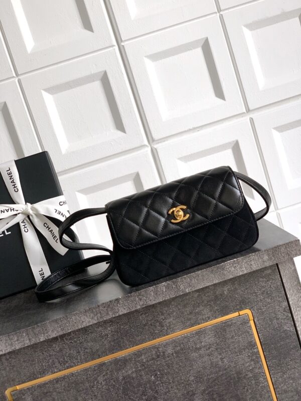 sy_no_74AE7EC65E2CC7163934169E4EEB916D_0 Vintage Suede Diamond Quilted Bag