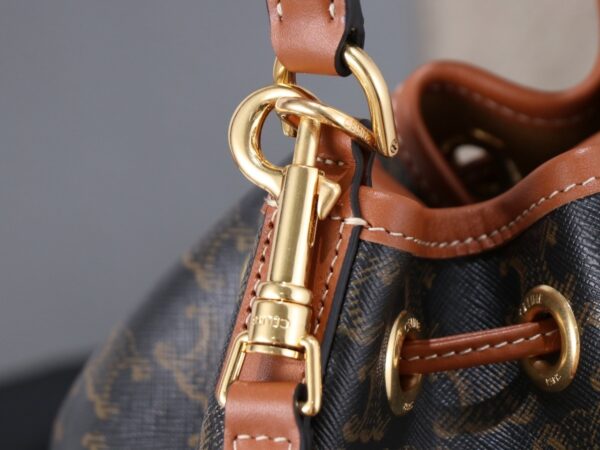 sy_no_752D41A2AB91FB7D366B25EAC2D5AB02_1 CELINE Clara Triomphe Logo Print Leather Handbag
