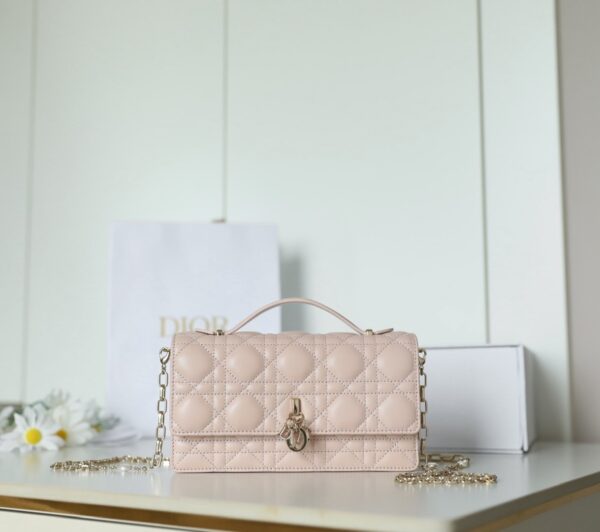 sy_no_778151294D7E3195D22E959B26FAE3B7_0 Miss Dior Mini Pearl Chain Bag – Light Pink / Nude Pink