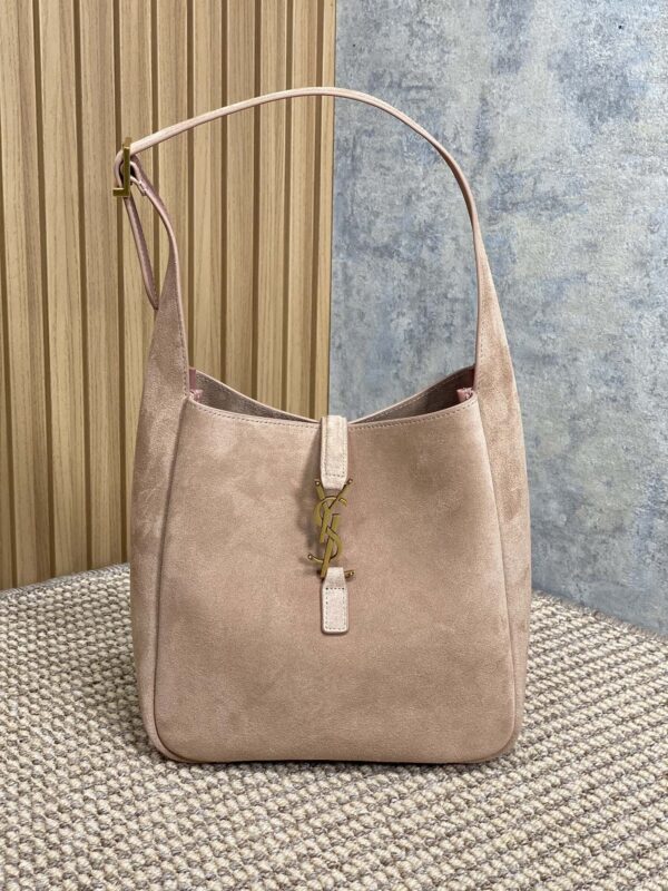 sy_no_7810B9656BAC6DA98DC5EB05C4B4C6D0_0 Saint Laurent Fall/Winter New Suede Shoulder Bag