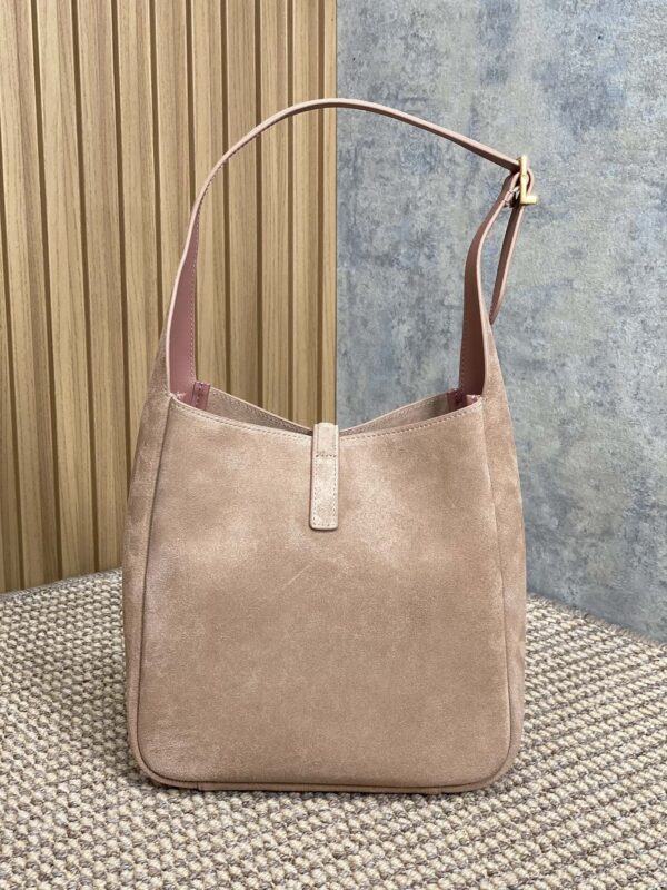 sy_no_7810B9656BAC6DA98DC5EB05C4B4C6D0_1 Saint Laurent Fall/Winter New Suede Shoulder Bag