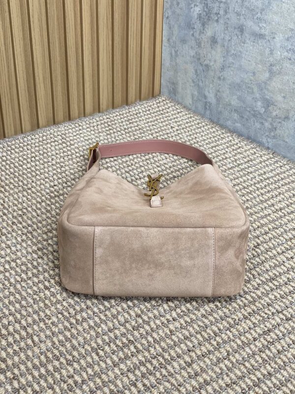 sy_no_7810B9656BAC6DA98DC5EB05C4B4C6D0_3 Saint Laurent Fall/Winter New Suede Shoulder Bag