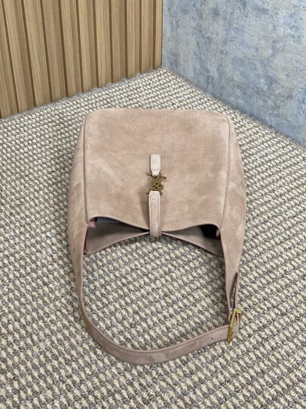 sy_no_7810B9656BAC6DA98DC5EB05C4B4C6D0_4 Saint Laurent Fall/Winter New Suede Shoulder Bag