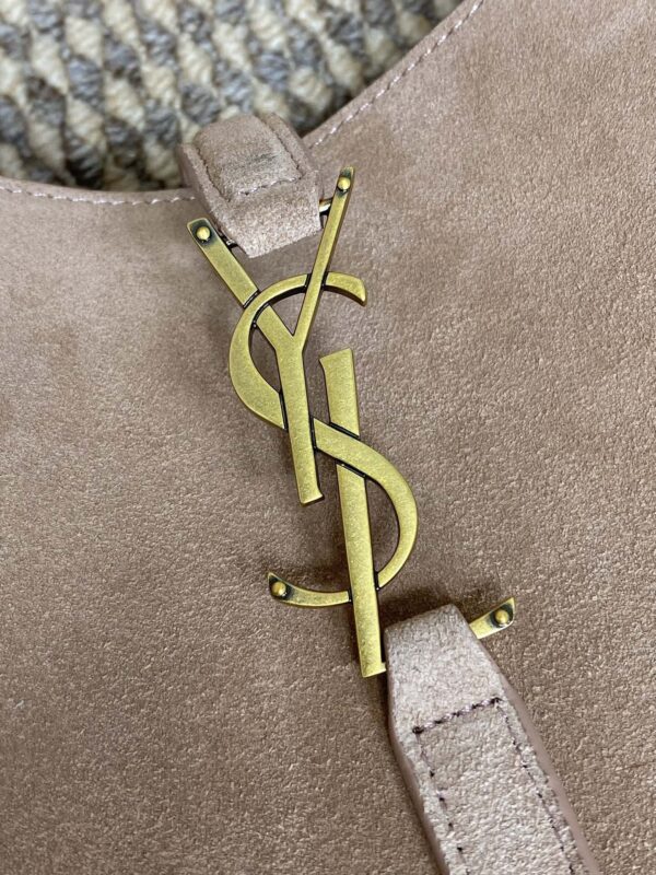 sy_no_7810B9656BAC6DA98DC5EB05C4B4C6D0_5 Saint Laurent Fall/Winter New Suede Shoulder Bag