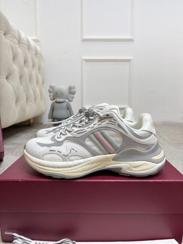 Gucci Tech/Retro Runner Sneaker in White & Grey – Ivory / Silver