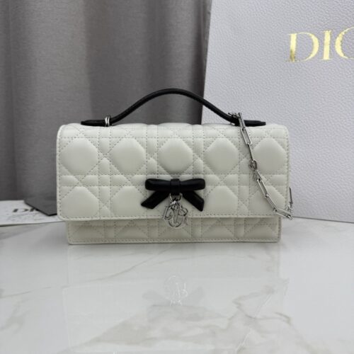 sy_no_796916D3205305F819890B74D2EBBAA1_0 My Dior Mini Pearl Chain Bag – Ivory & Black Bow