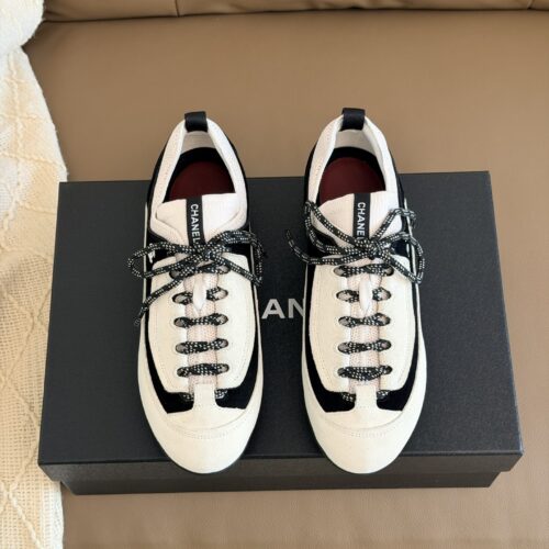 sy_no_79DD12E9A66D5C45DDABACE4AB6D4A5A_0 Chanel Retro Running Sneakers in Beige & Black