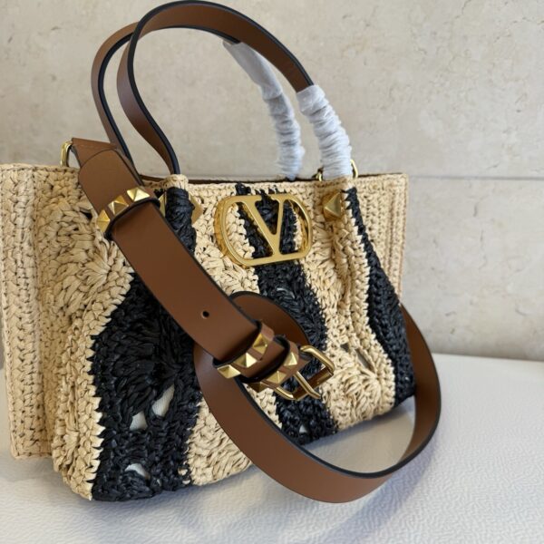 sy_no_7A3186B27EE2AA5402AC20E4F0B8167C_5 Valentino Spring/Summer 2026 Raffia Woven Tote Bag – Black and Apricot