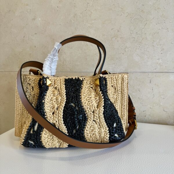 sy_no_7A3186B27EE2AA5402AC20E4F0B8167C_6 Valentino Spring/Summer 2026 Raffia Woven Tote Bag – Black and Apricot