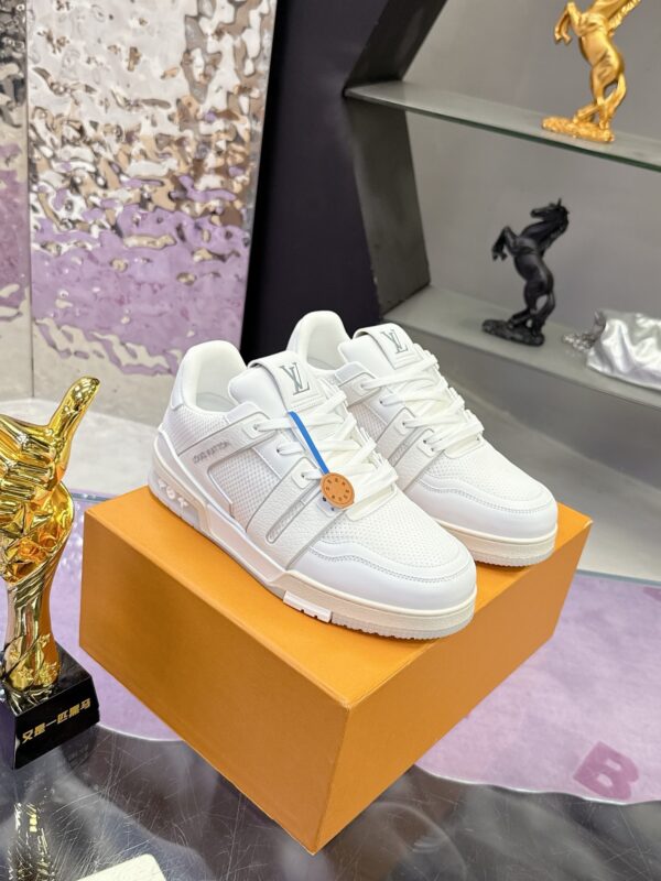 sy_no_7B1D9CE0908E80BB5BA612E6C6237C69_1 Louis Vuitton LV Trainer Light White / Ivory Lightweight Sneakers