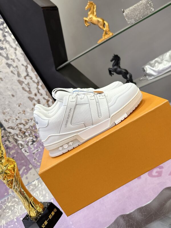sy_no_7B1D9CE0908E80BB5BA612E6C6237C69_2 Louis Vuitton LV Trainer Light White / Ivory Lightweight Sneakers