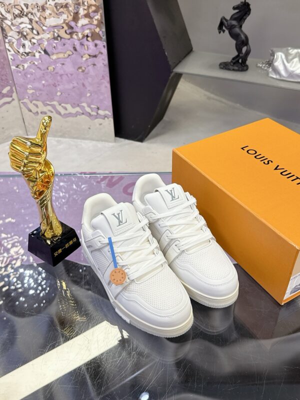 sy_no_7B1D9CE0908E80BB5BA612E6C6237C69_4 Louis Vuitton LV Trainer Light White / Ivory Lightweight Sneakers