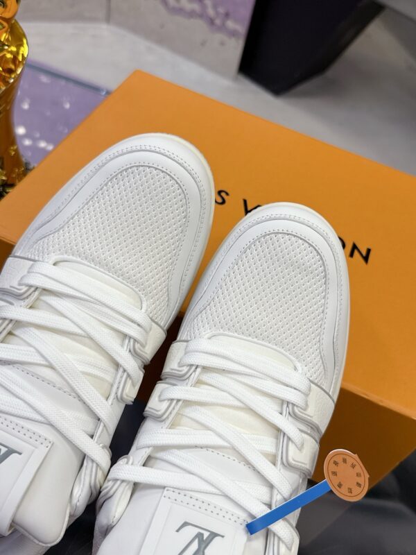 sy_no_7B1D9CE0908E80BB5BA612E6C6237C69_5 Louis Vuitton LV Trainer Light White / Ivory Lightweight Sneakers