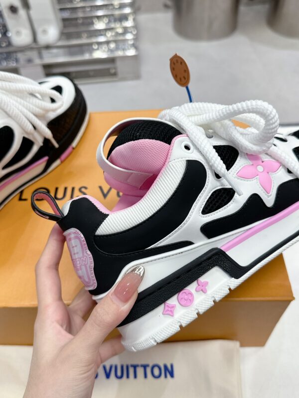 sy_no_7B90CE04B7F0D215324ACAD4A4B5F80A_5 Louis Vuitton LV Skate Black / White / Pink Chunky Skate Sneakers