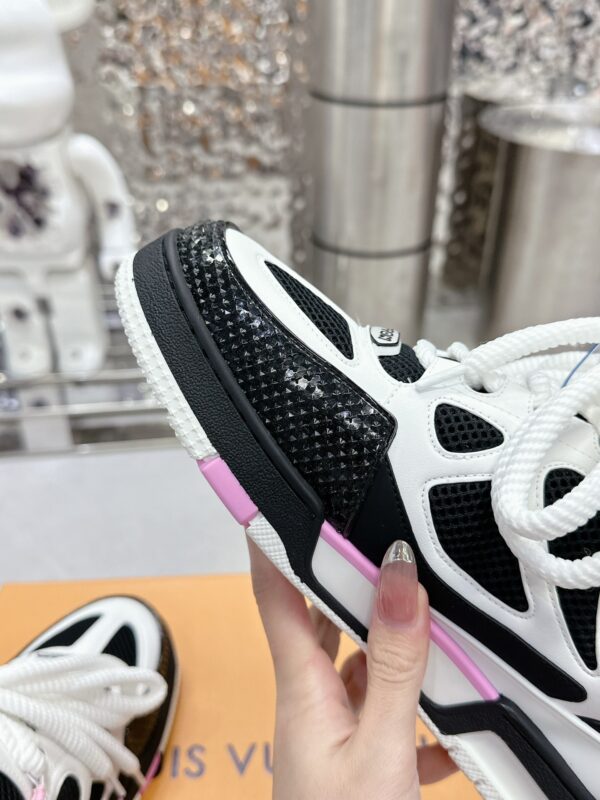 sy_no_7B90CE04B7F0D215324ACAD4A4B5F80A_6 Louis Vuitton LV Skate Black / White / Pink Chunky Skate Sneakers